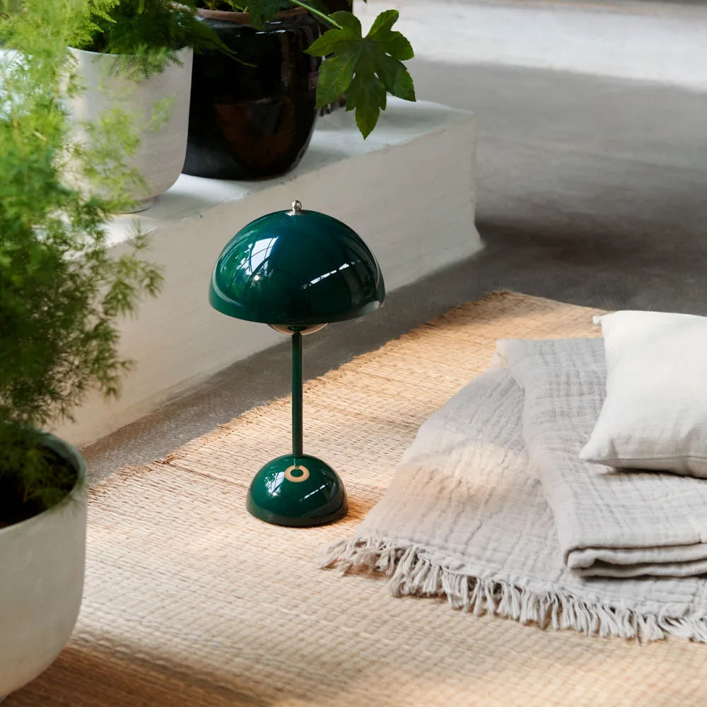 LumiereAura | Moderne tafellamp met praktische functionaliteit