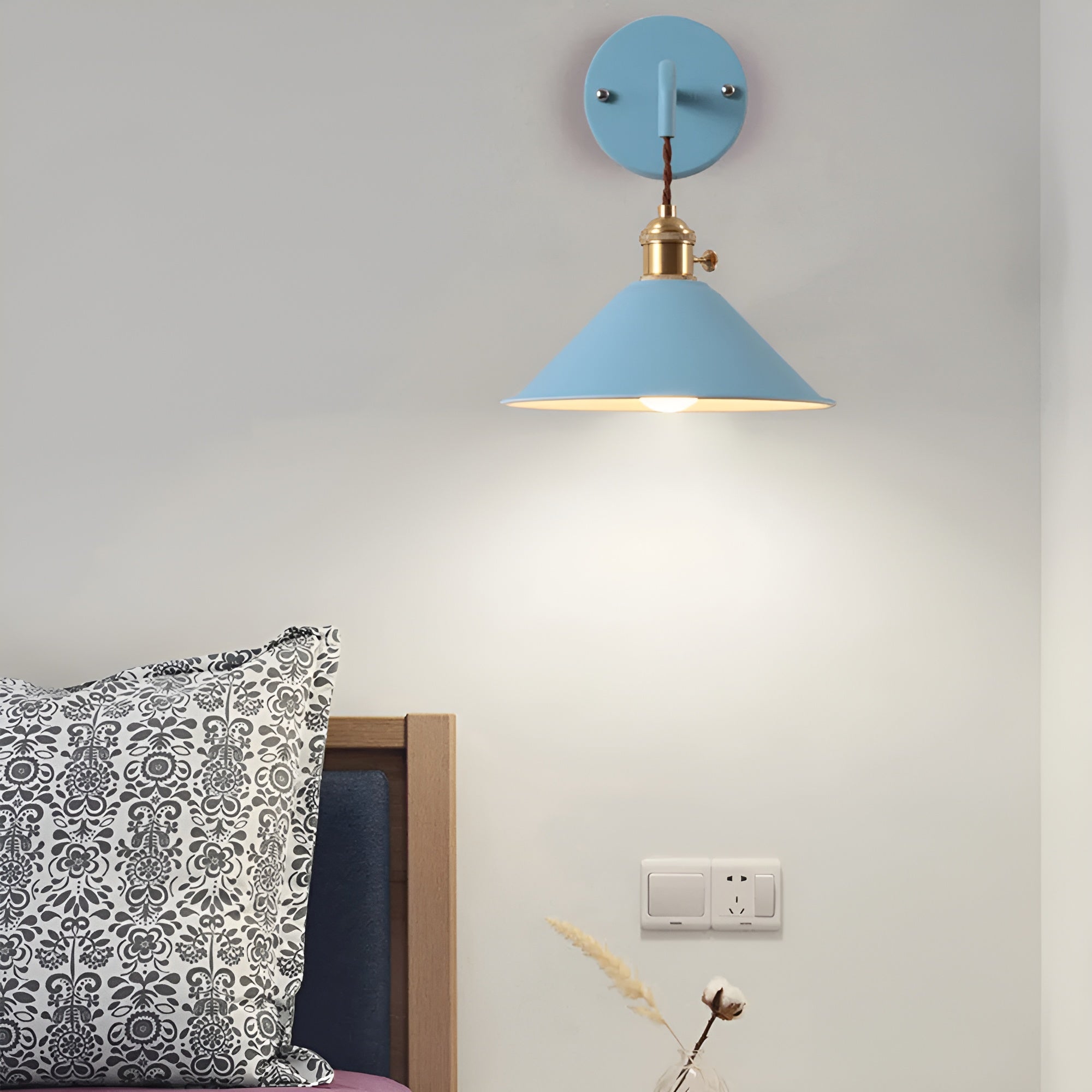 RetroGlow | Vintage metalen wandlamp in diverse kleuren