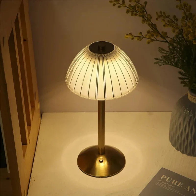 Delicate Light | Driekleurige oplaadbare LED-tafellamp met dimmer