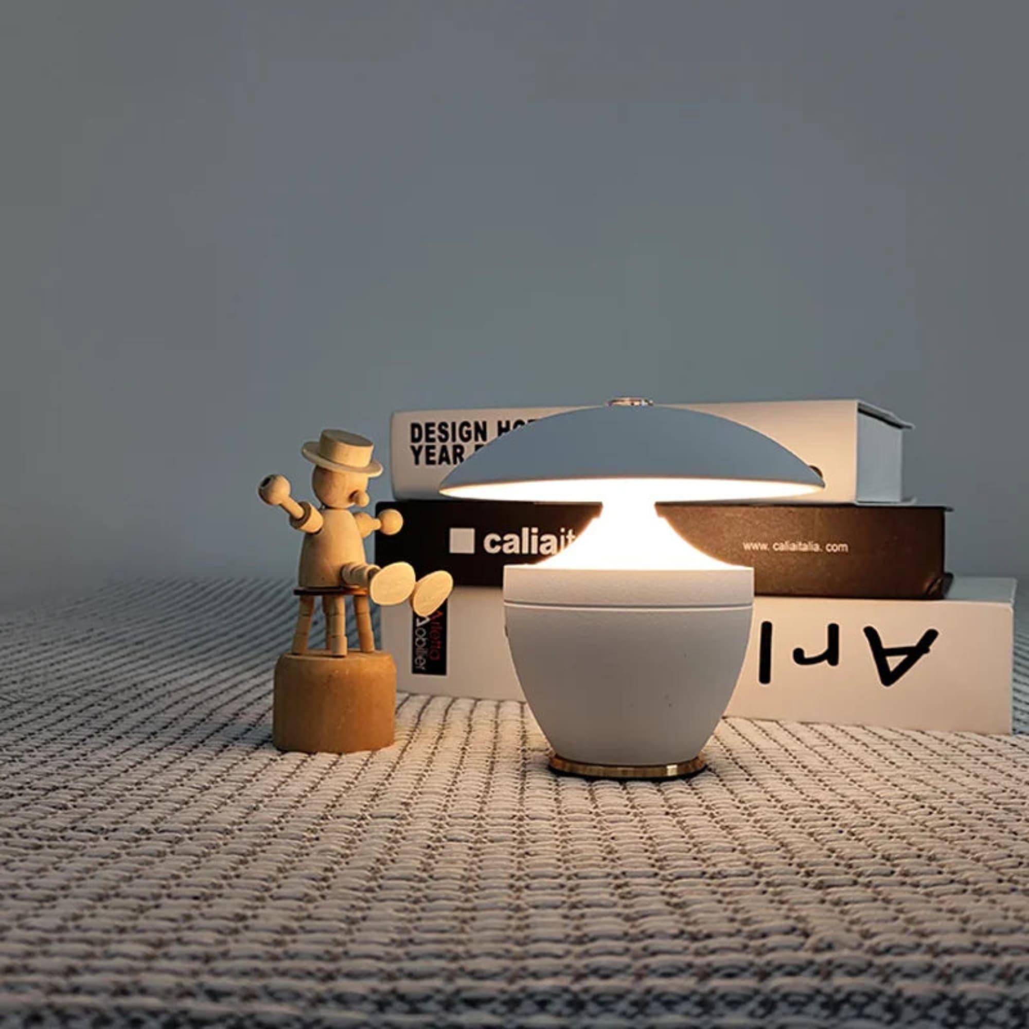 EleganceLumière | Moderne zwarte draadloze LED-lamp